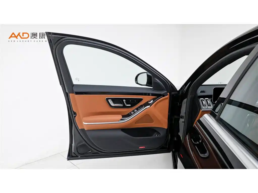 Фото 10 - Mercedes-Benz S-Class