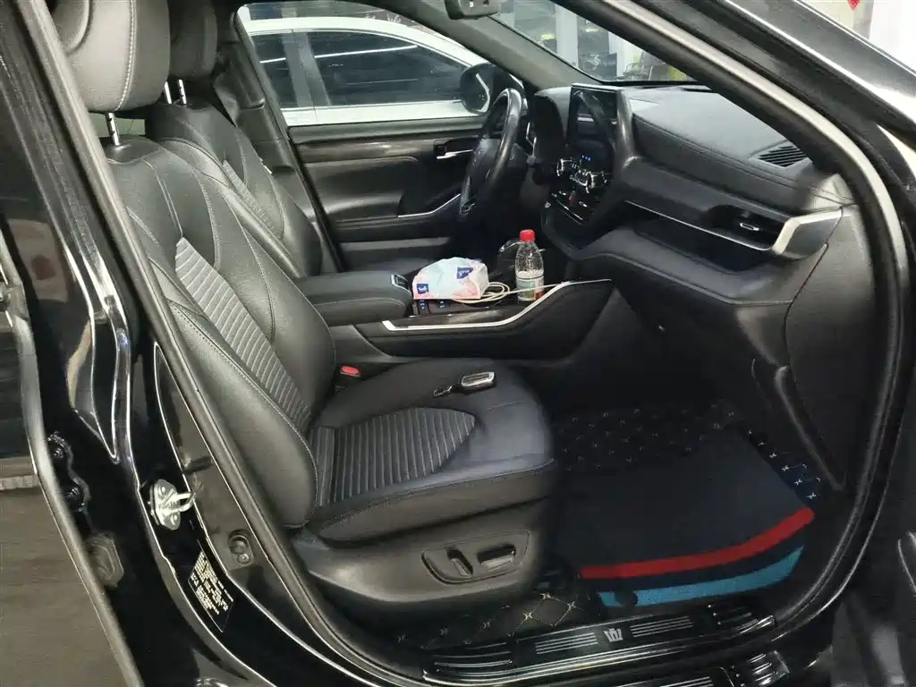 Toyota Crown Kluger 2022 2.5L HEV 4WD Premium Edition фото 25