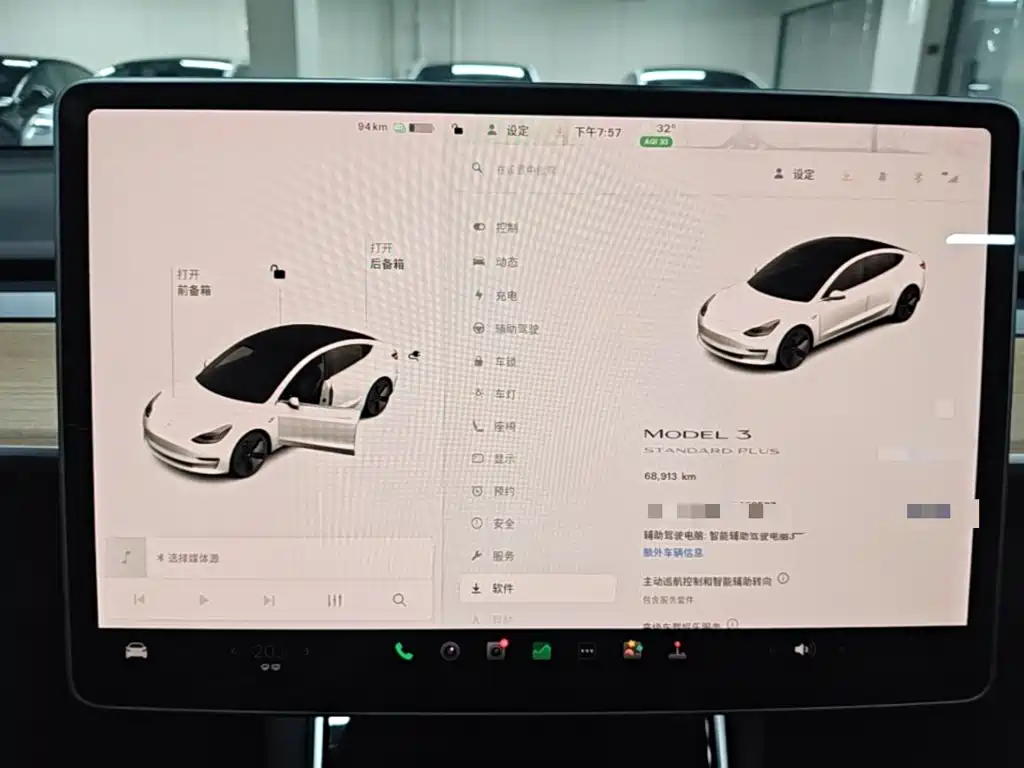 Фото 12 - Tesla Model 3
