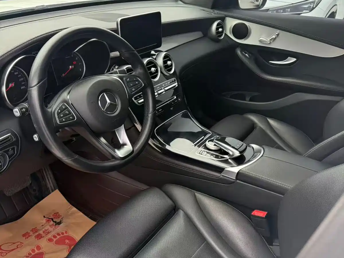 Mercedes-Benz GLC Coupe 2019 GLC 200 4MATIC Coupe SUV фото 4