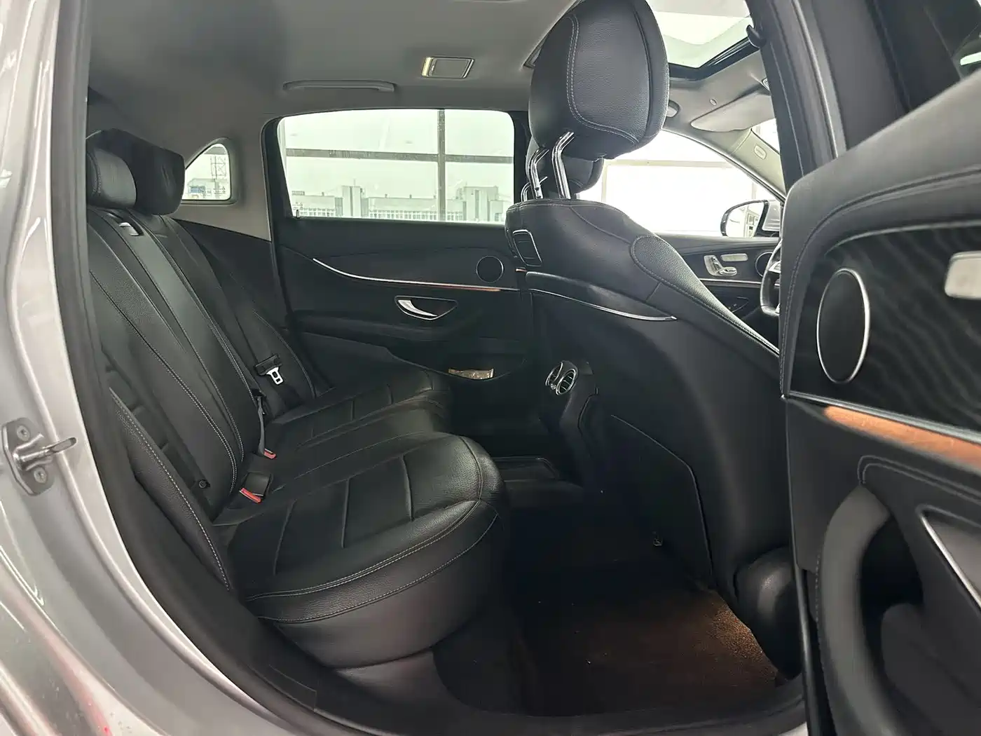 Mercedes-Benz E-Class 2016 E 300 L Sport Fashion Type фото 9