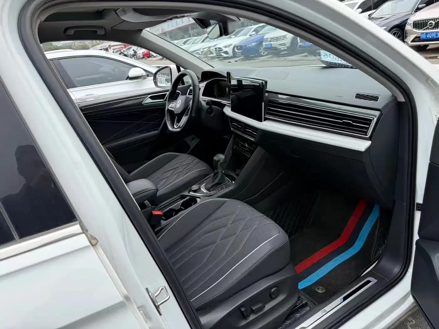 Volkswagen Tiguan L 2023 380TSI 4WD R-Line Premium 7-seater фото 9