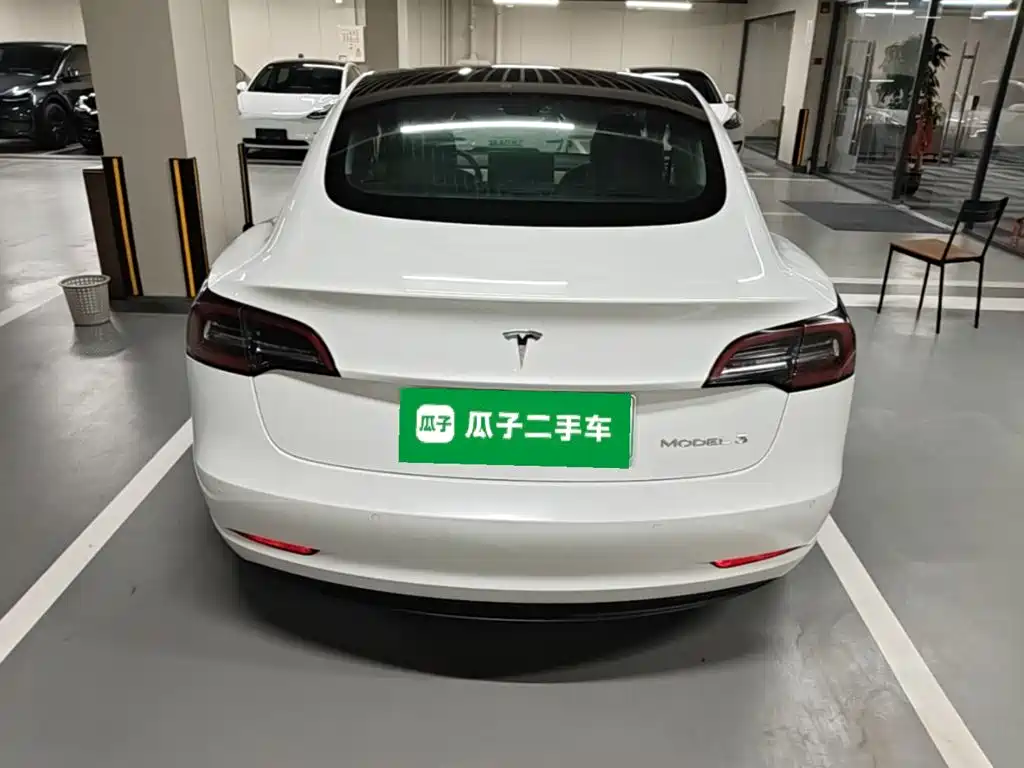 Фото 6 - Tesla Model 3