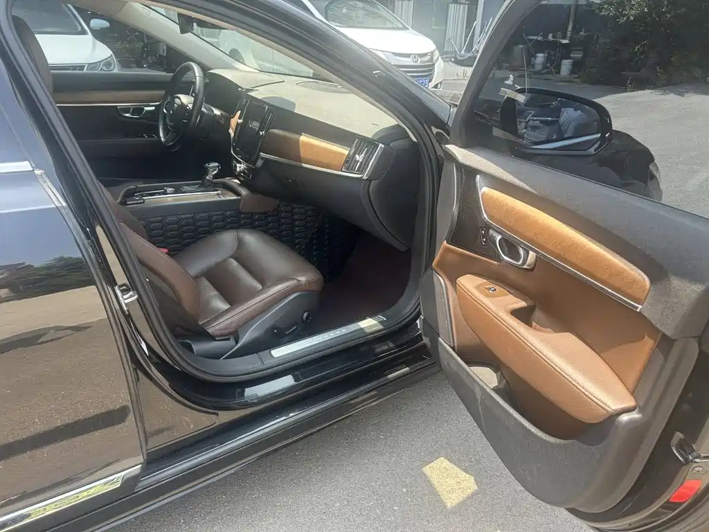 Фото 8 - Volvo S90