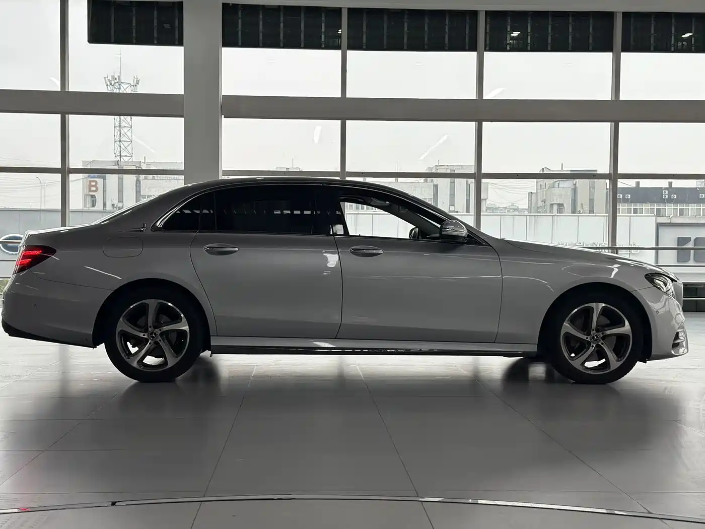Mercedes-Benz E-Class 2016 E 300 L Sport Fashion Type фото 8