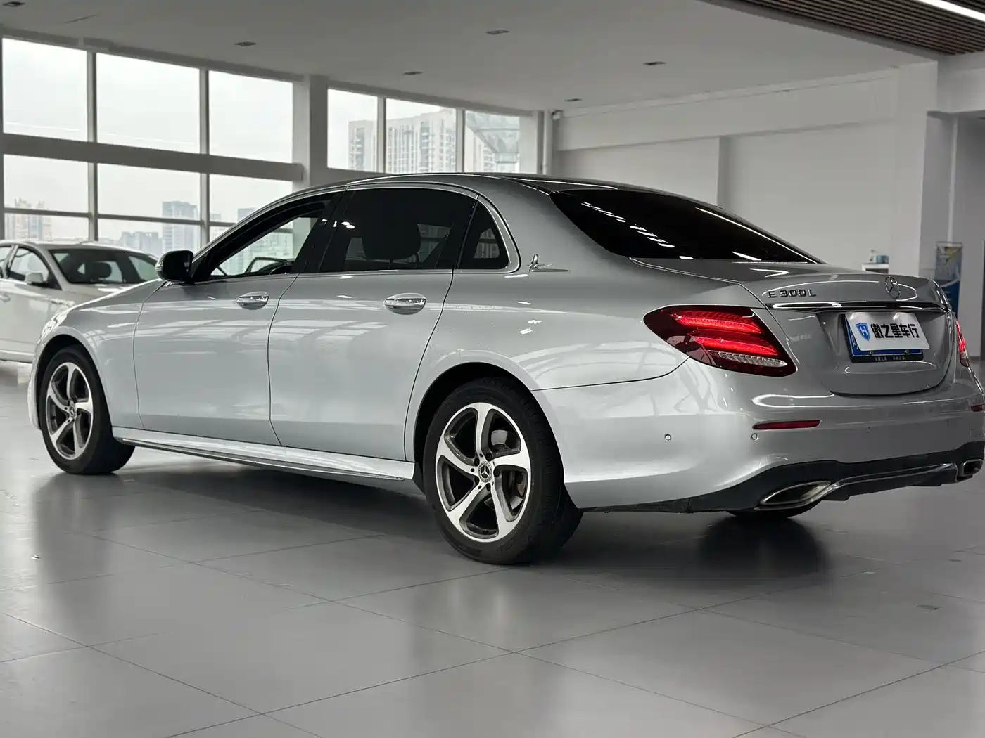 Mercedes-Benz E-Class 2016 E 300 L Sport Fashion Type фото 5