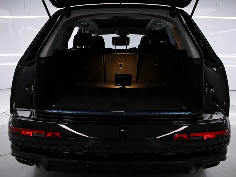Audi Q7 2025 2025 45 TFSI quattro S line Black Warrior