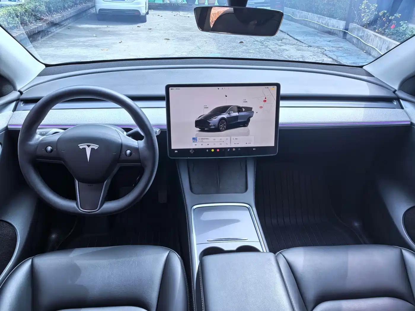 TESLA MODEL Y