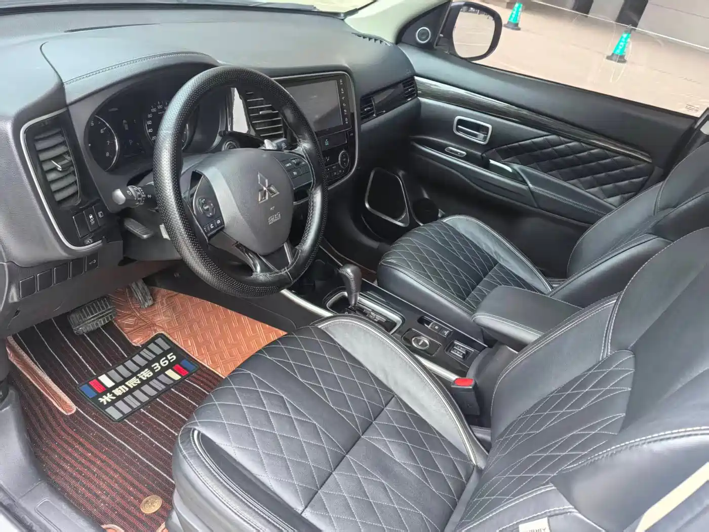 MITSUBISHI OUTLANDER