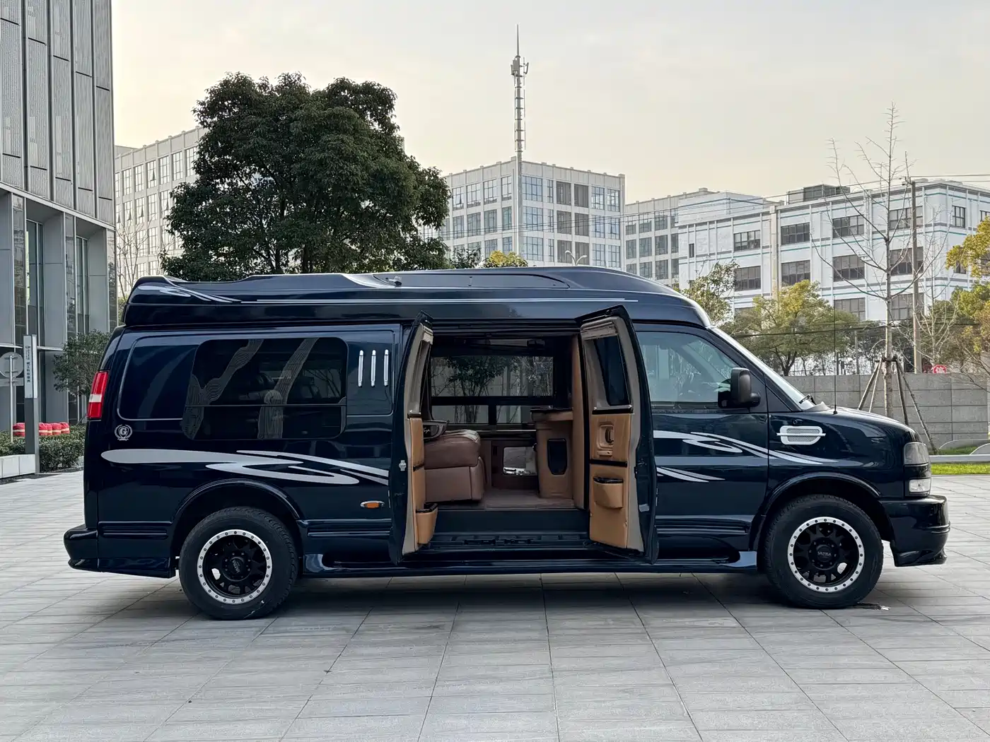GMC Savana 2015 2015 6.0L G660L 2WD Elegance Edition