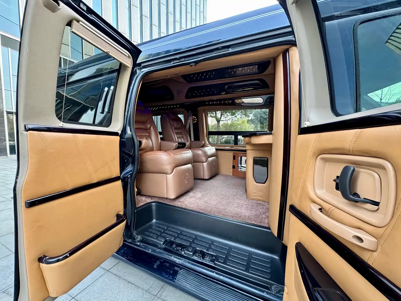 GMC Savana 2015 2015 6.0L G660L 2WD Elegance Edition