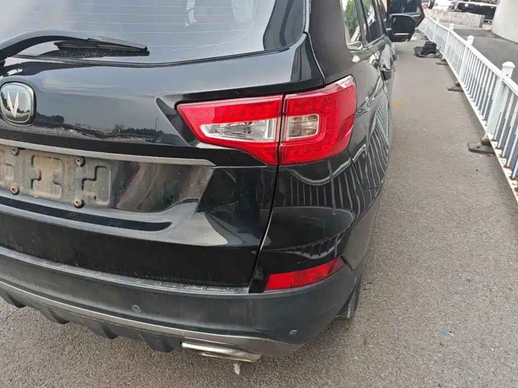 Фото 8 - Changan CS75