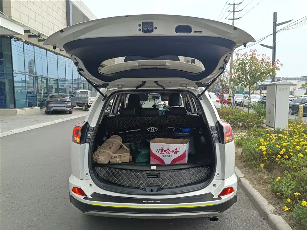 Toyota RAV4 Rongfang 2016 2.0L CVT 2WD Urban (China V) фото 19