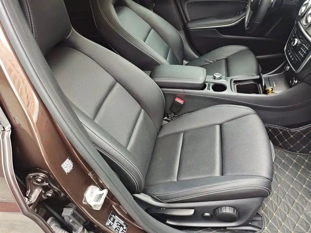 Mercedes-Benz GLA 2016 GLA 200 Fashion фото 20