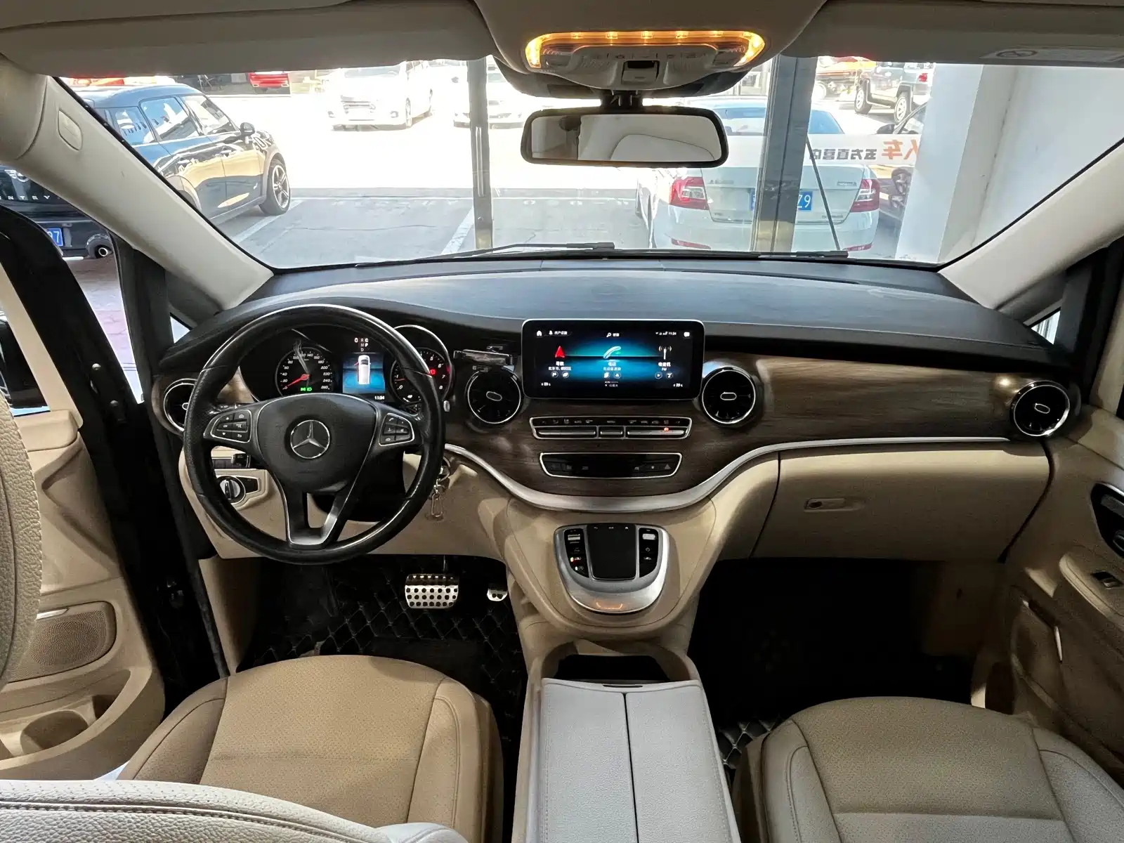 Фото 10 - Mercedes-Benz V-Class