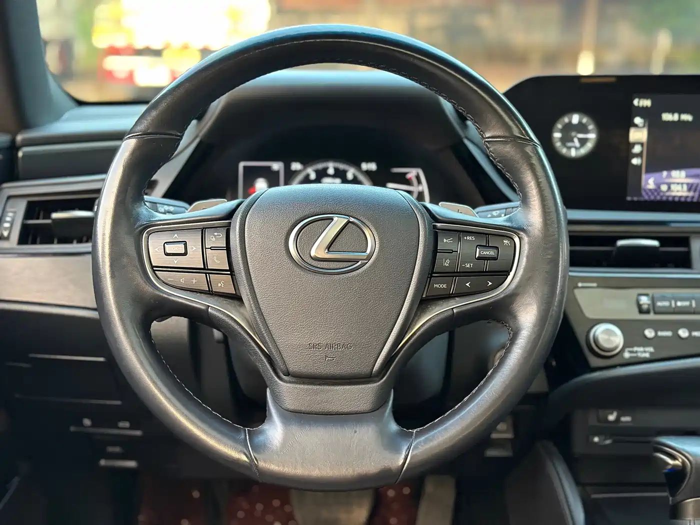Lexus ES 2022 200 Excellence Edition фото 4