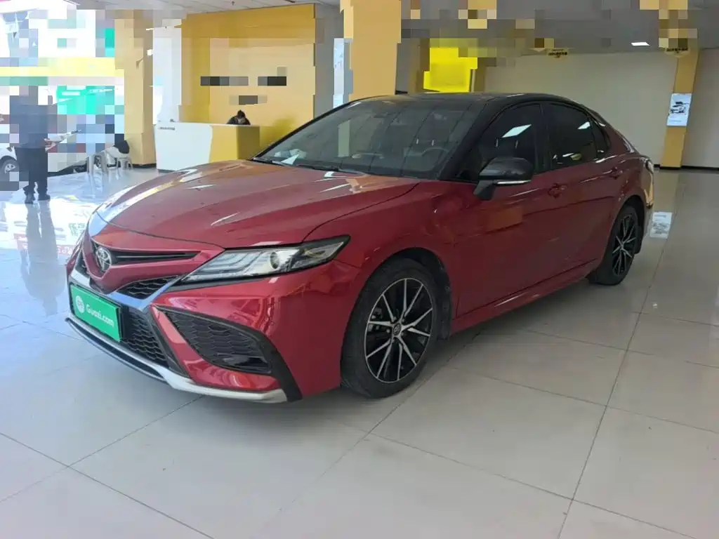 Фото 2 - Toyota Camry