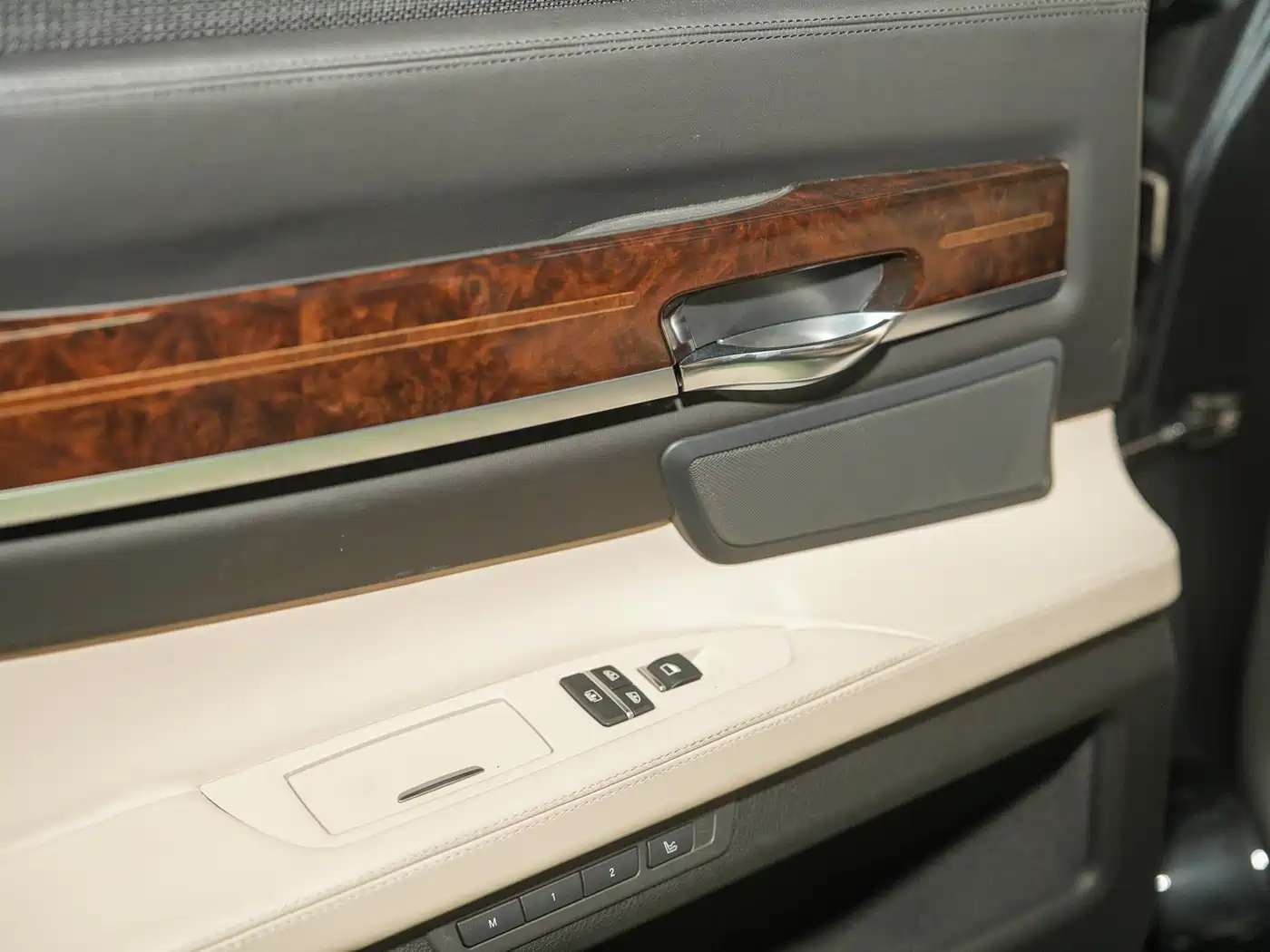 BMW 7 Series 2012 760Li 25th Anniversary Limited Edition фото 22
