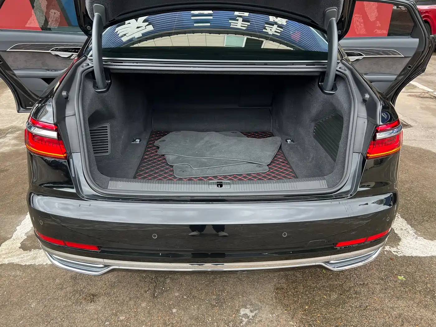Фото 11 - Audi A8