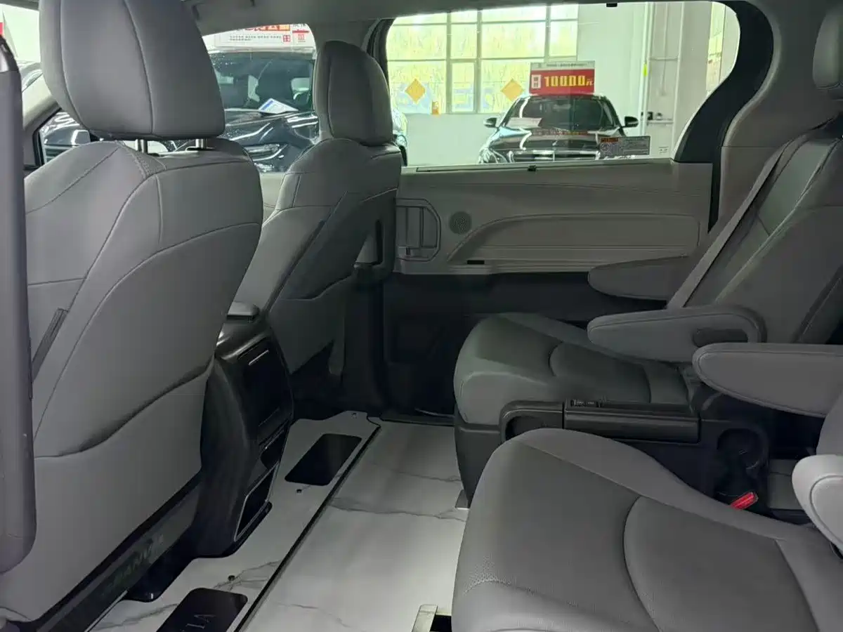 Фото 5 - Toyota Granvia