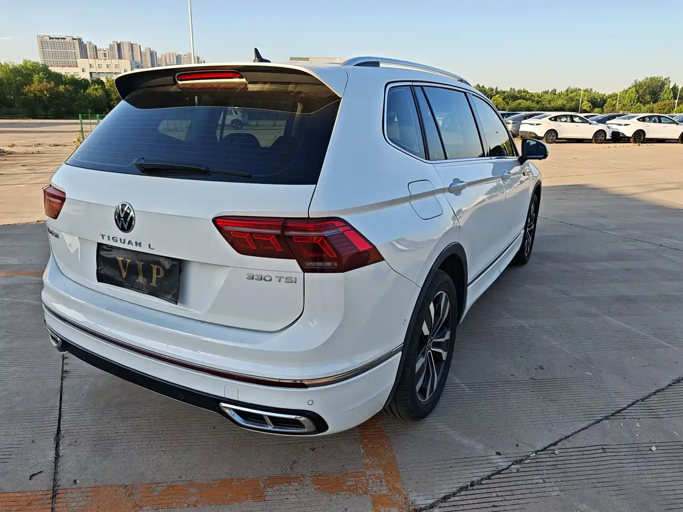 Volkswagen Tiguan L 2023 330TSI Auto 2WD R-Line Premium Edition фото 9