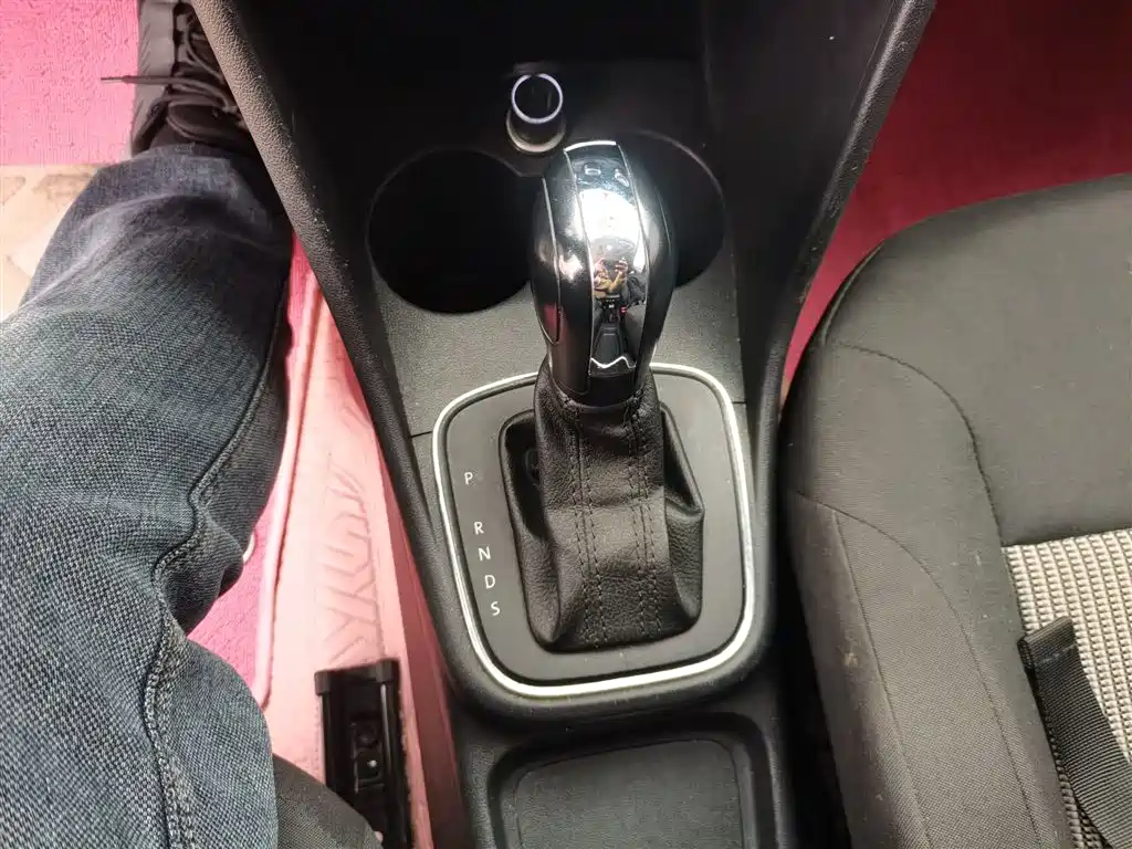 Volkswagen Polo 2016 1.4L Automatic Trend фото 14