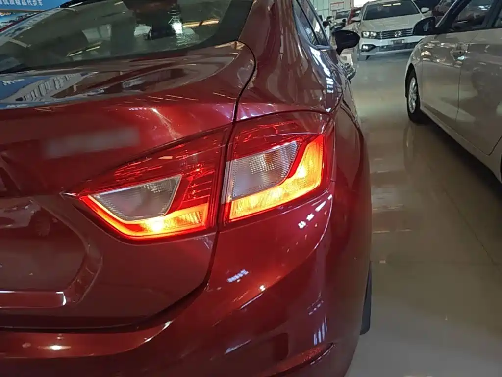 Chevrolet Cruze 2017 2018 320 Automatic Pioneer Sunroof Edition