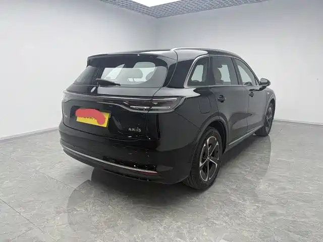 Photo 6 - Shangjie SUV