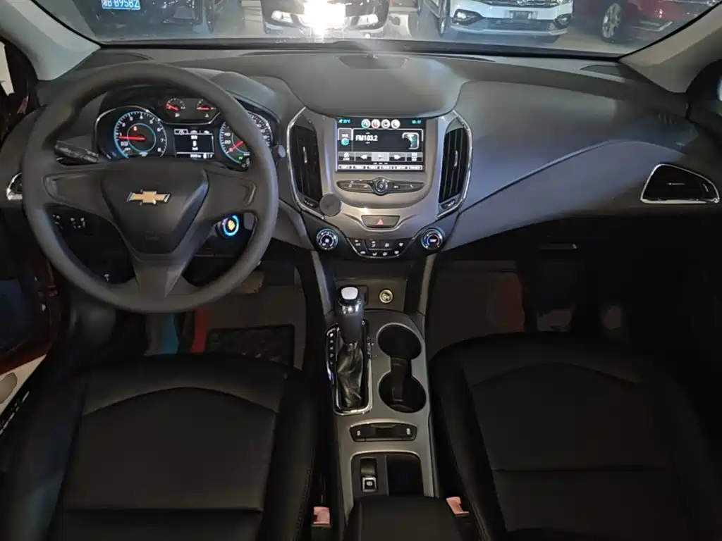 Chevrolet Cruze 2017 2018 320 Automatic Pioneer Sunroof Edition