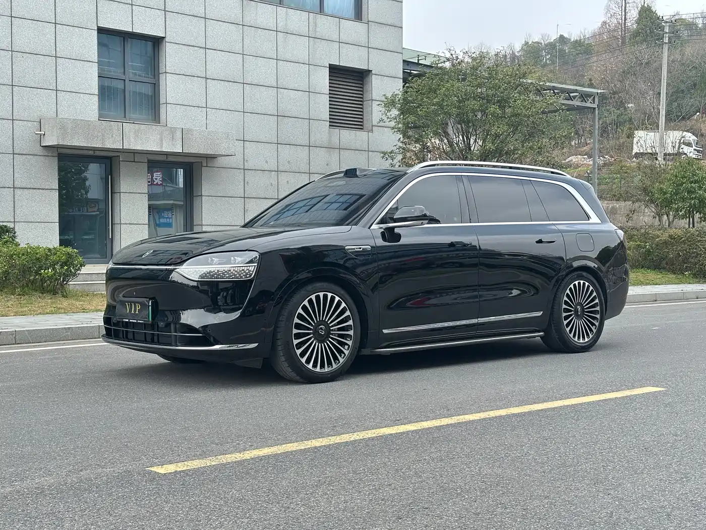 AITO Wenjie AITO M9 2024 Extended Range Ultra 42kWh 6-Seater фото 4