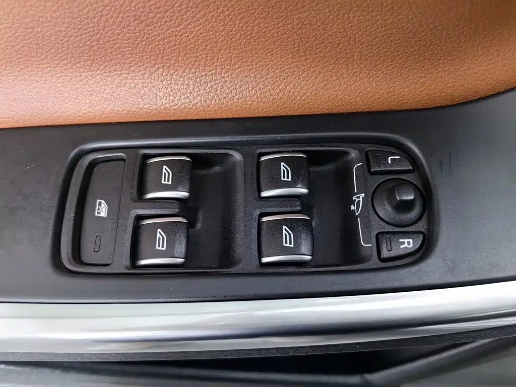 Фото 9 - Volvo S60