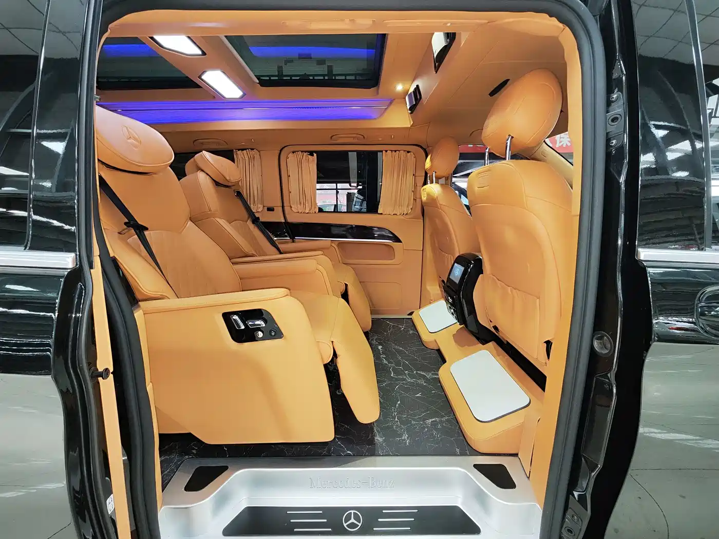 Mercedes-Benz V-Class 2018 V 260 L Premium Long Wheelbase Edition China VI фото 5