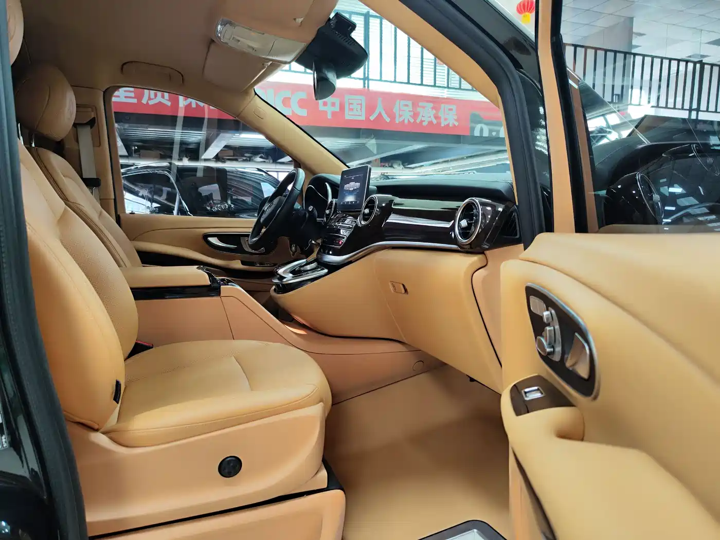 Mercedes-Benz V-Class 2018 V 260 L Premium Long Wheelbase Edition China VI фото 7