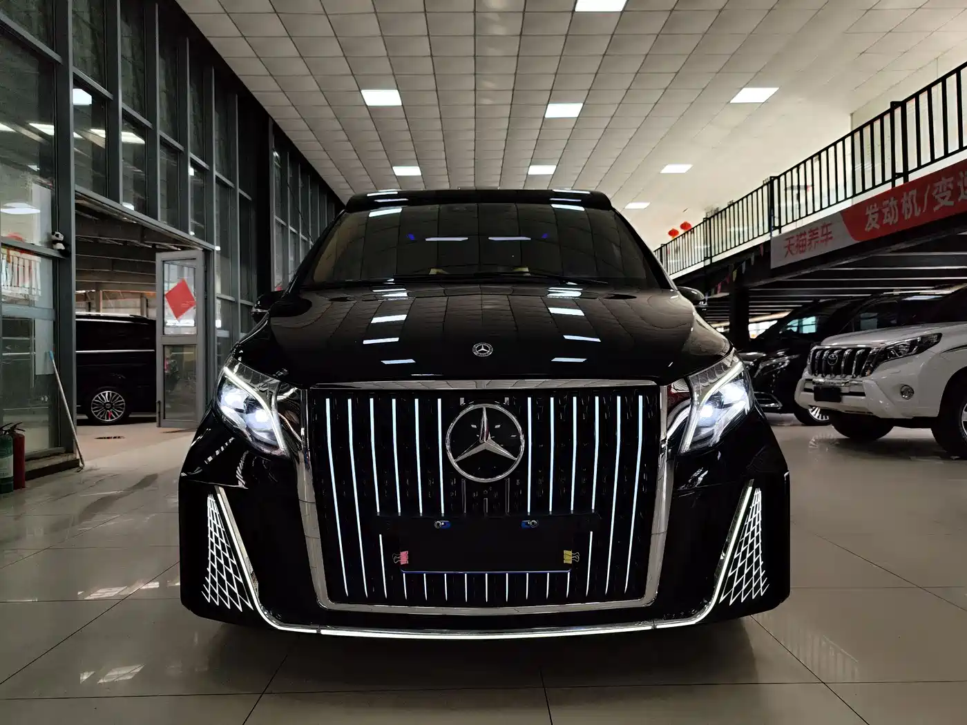 Mercedes-Benz V-Class 2018 V 260 L Premium Long Wheelbase Edition China VI фото 37