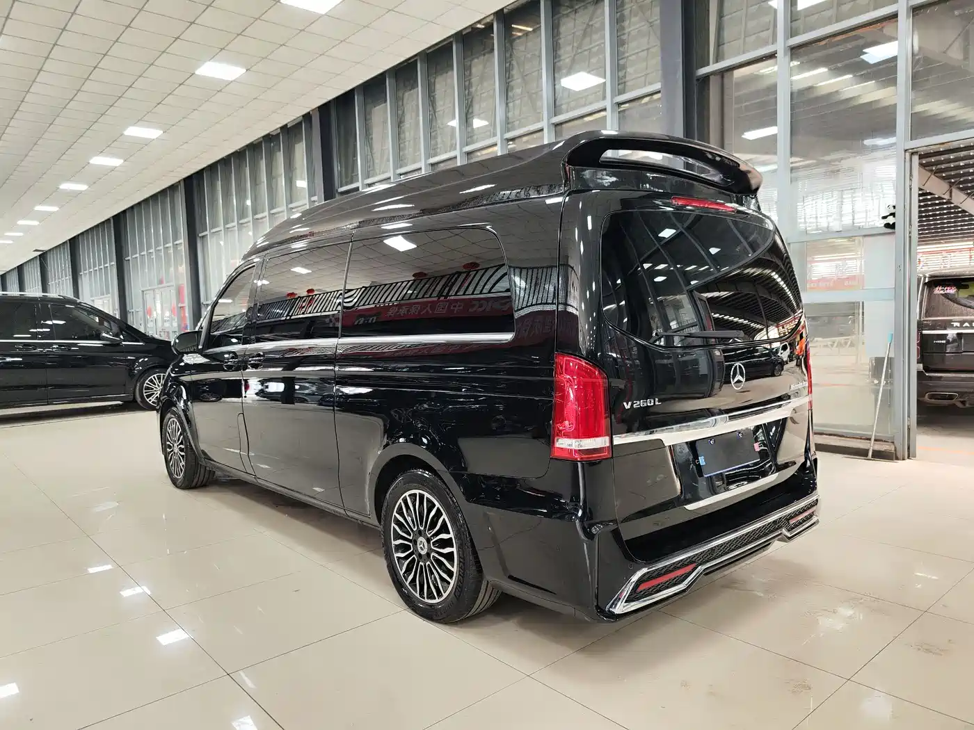 Mercedes-Benz V-Class 2018 V 260 L Premium Long Wheelbase Edition China VI фото 42