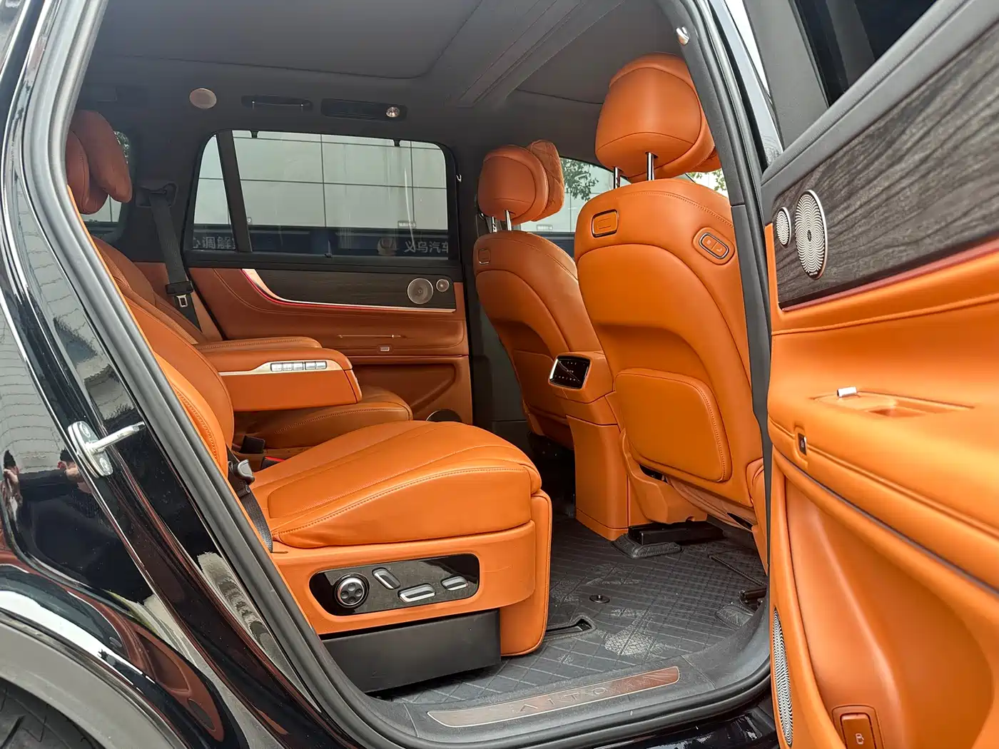 AITO Wenjie AITO M9 2024 Extended Range Ultra 42kWh 6-Seater фото 10