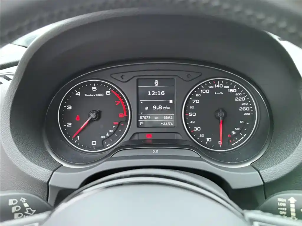 Audi A3 2014 Sportback 35 TFSI Automatic Comfort фото 4