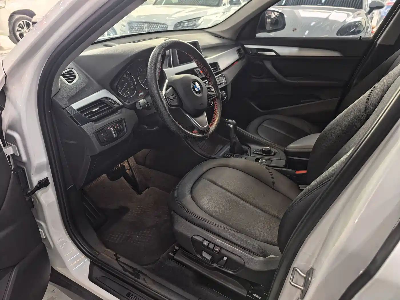 BMW X1 2016 sDrive18Li Premium Model фото 5