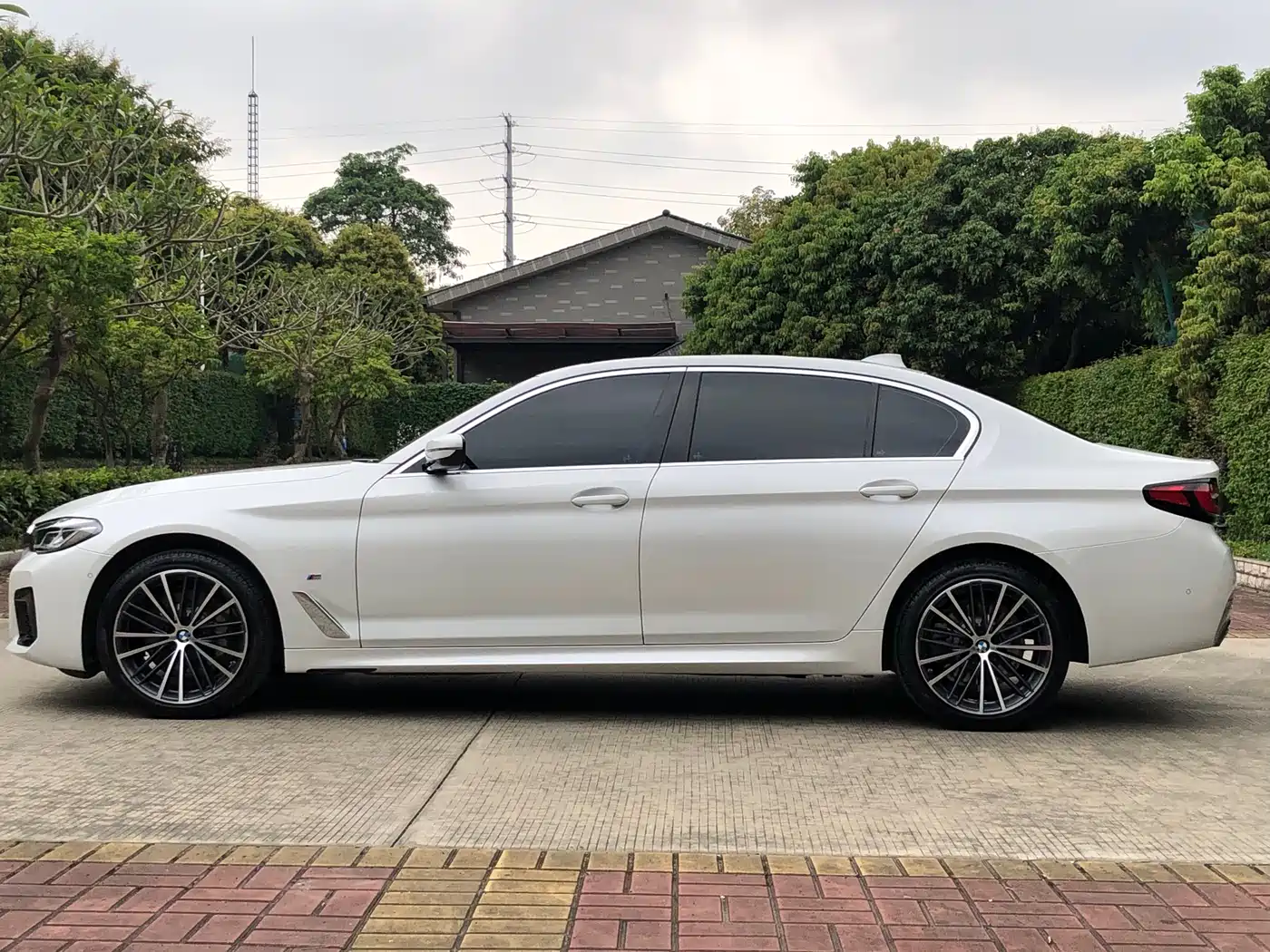 BMW 5 Series 2023 530Li Leading M Sport Package фото 4