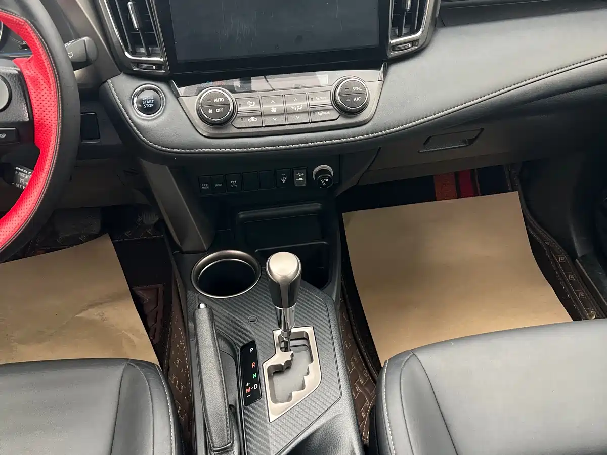 Toyota RAV4 Rongfang 2015 2.0L CVT 4WD Pioneer Edition фото 11