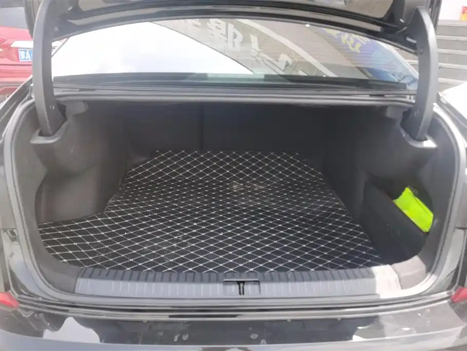 Volkswagen Passat 2025 Outstanding 380TSI Starlight Dragon Glory Edition фото 4