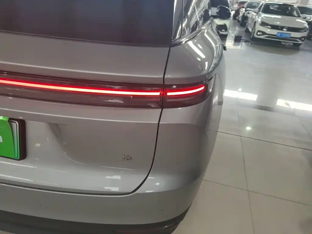Li Auto i6 2026 2025 2WD Base Model