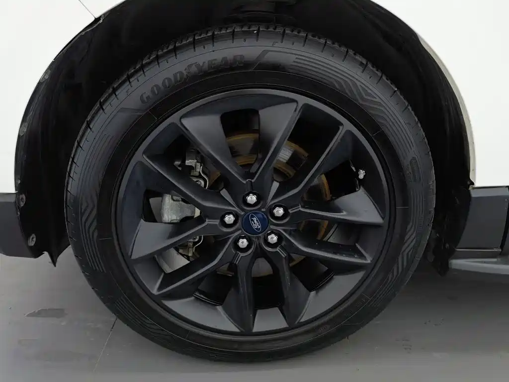 Фото 17 - Ford Edge