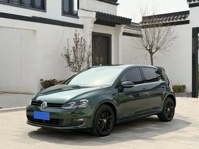 VOLKSWAGEN GOLF