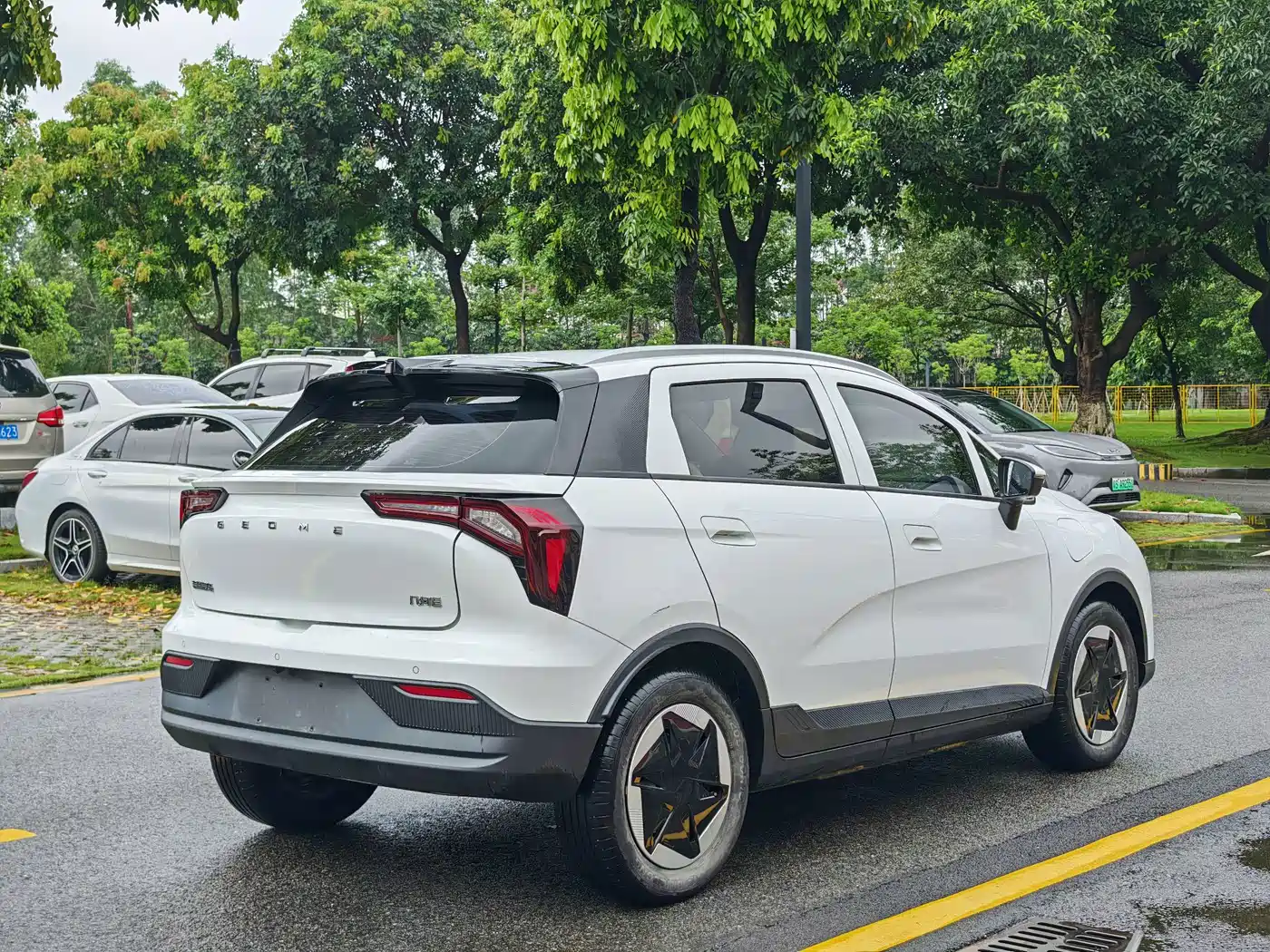 Geely Geometry E Firefly 2024 2024 Model 401km Fluorescent