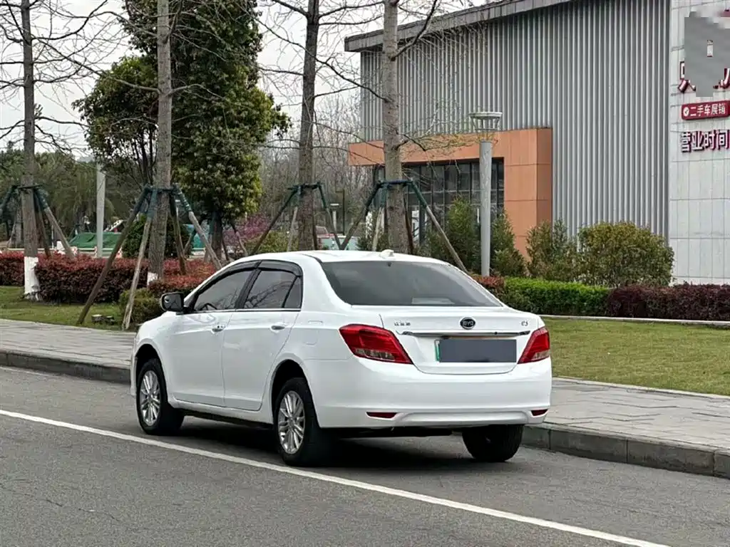 BYD E5