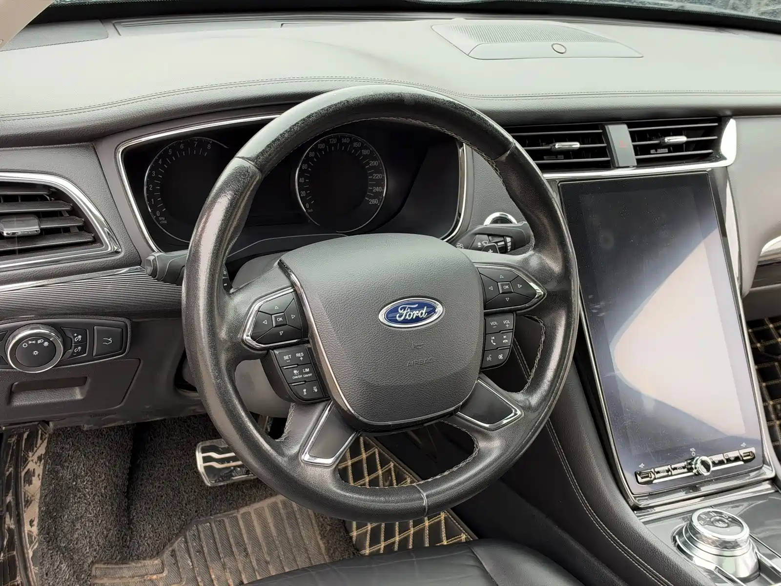 Фото 16 - Ford Taurus