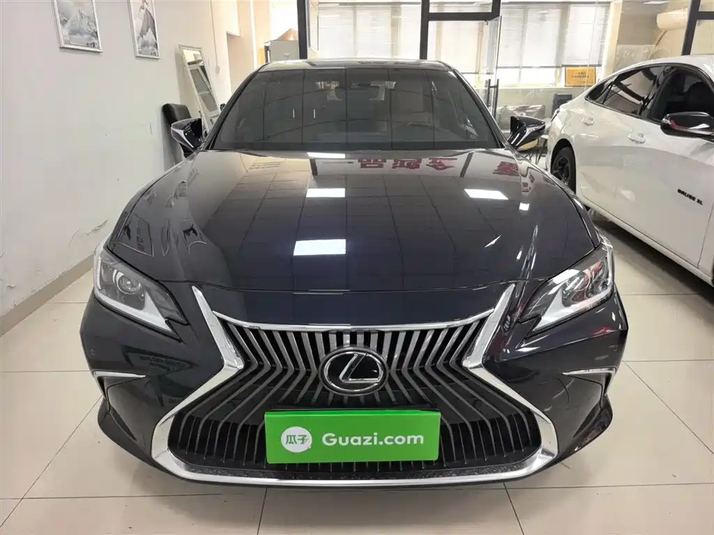 Lexus ES 2020 200 Excellence фото 3