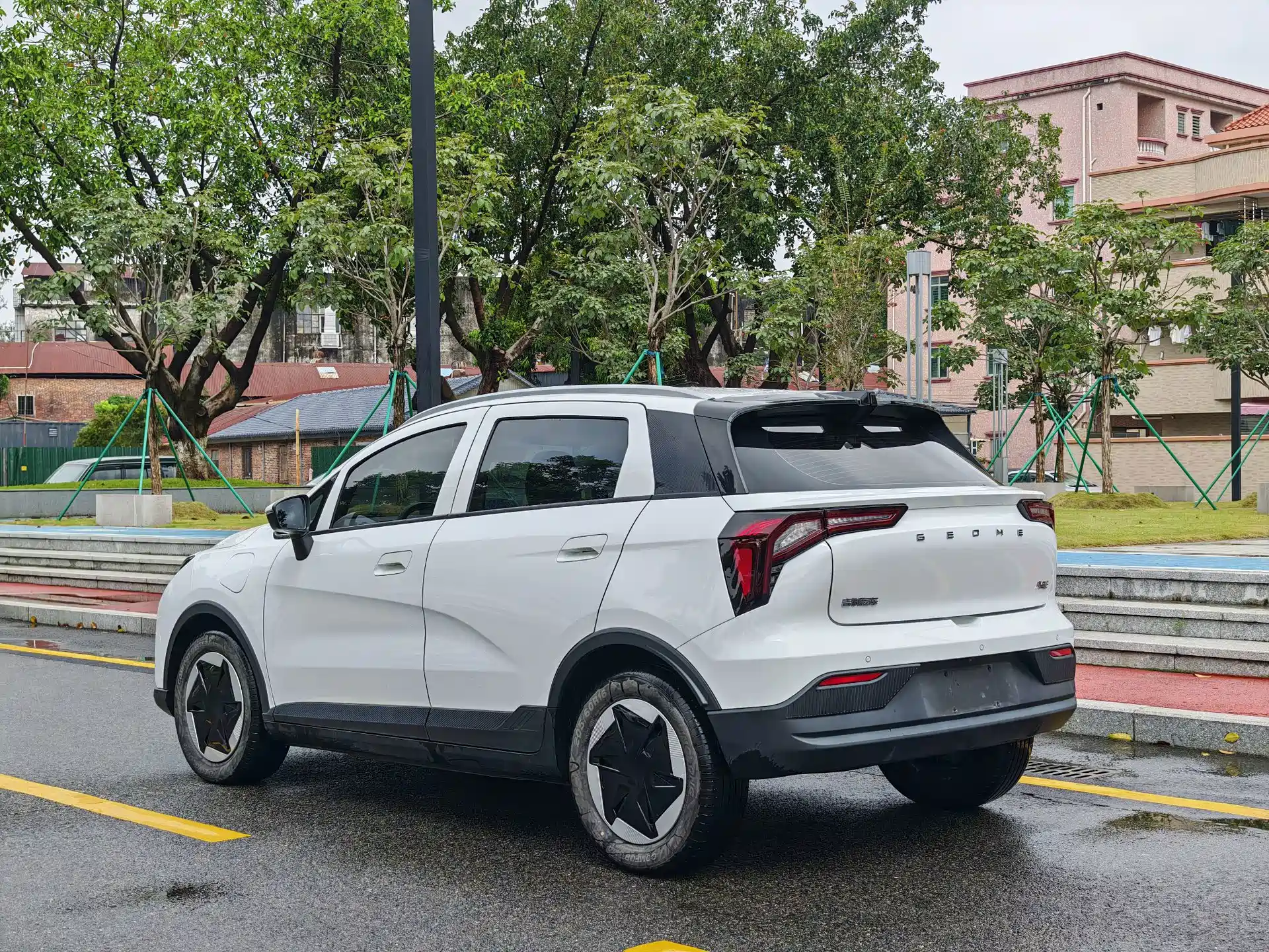 Фото 6 - Geely Geometry E Firefly
