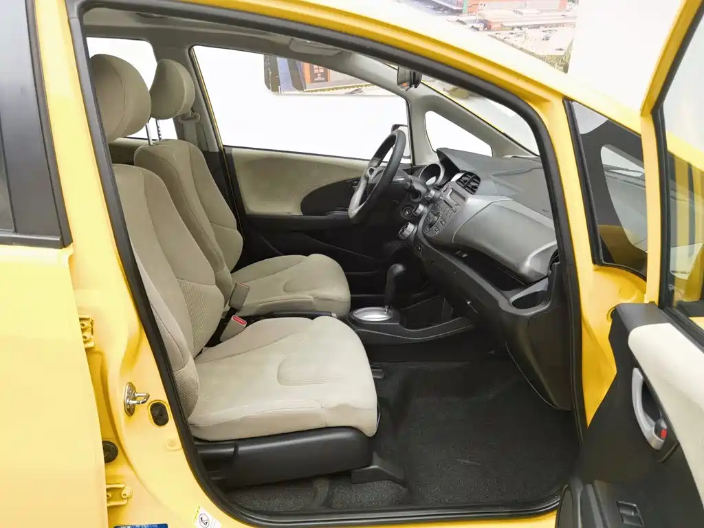 Honda Fit 2013 2011 1.5L Automatic Luxury